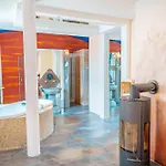 Penthouse Mit Whirlpool, Sauna, Dachterrasse Und Schwedenofen, Air-condition Altötting