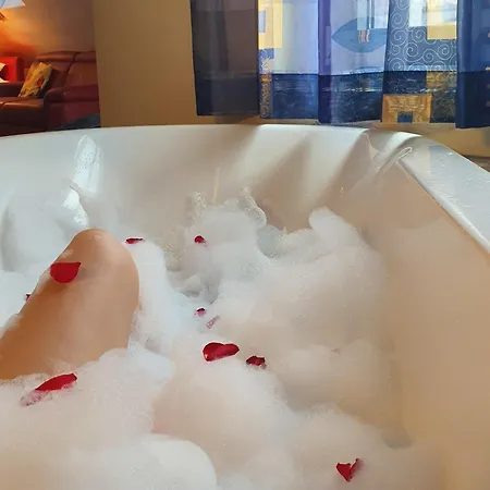 Penthouse Mit Whirlpool, Sauna, Dachterrasse Und Schwedenofen, Air-condition Hotell Altötting