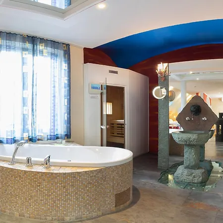 ホテル Penthouse Mit Whirlpool, Sauna, Dachterrasse Und Schwedenofen, Air-condition
