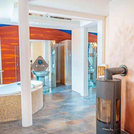 Penthouse Mit Whirlpool, Sauna, Dachterrasse Und Schwedenofen, Air-condition Altötting